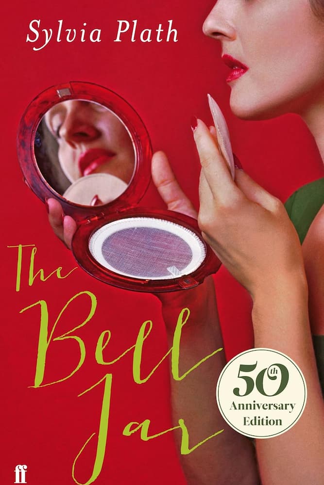 Book cover of 'The Bell Jar' by Sylvia Plath with a woman applying makeup against a red background.